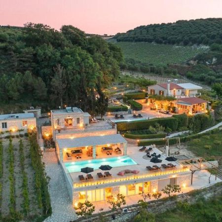 Villa Mantilari Wine Estate 7 Apartments 2 Private Pools 1 Heated Tennis Court Fitness Center อาร์คันส์ ภายนอก รูปภาพ