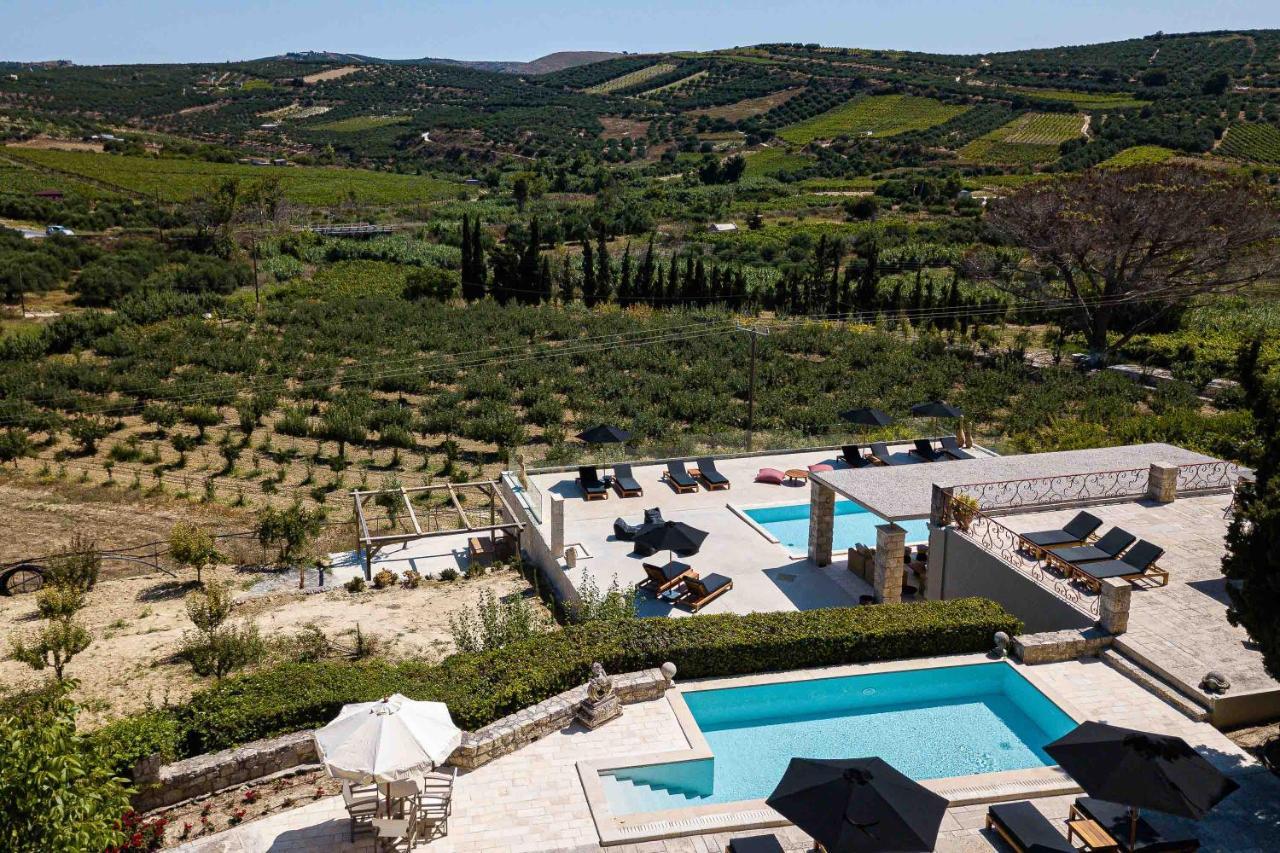 Villa Mantilari Wine Estate 7 Apartments 2 Private Pools 1 Heated Tennis Court Fitness Center อาร์คันส์ ภายนอก รูปภาพ