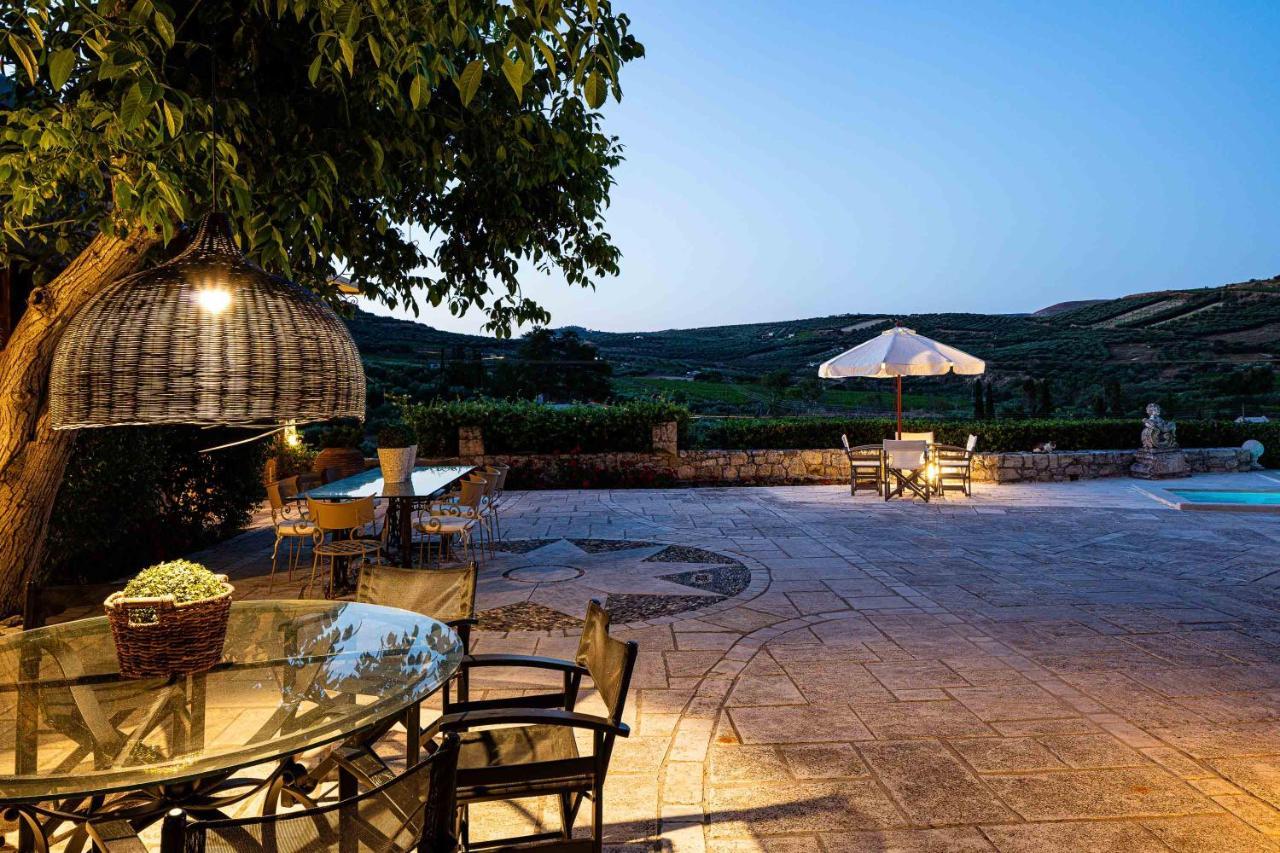 Villa Mantilari Wine Estate 7 Apartments 2 Private Pools 1 Heated Tennis Court Fitness Center อาร์คันส์ ภายนอก รูปภาพ