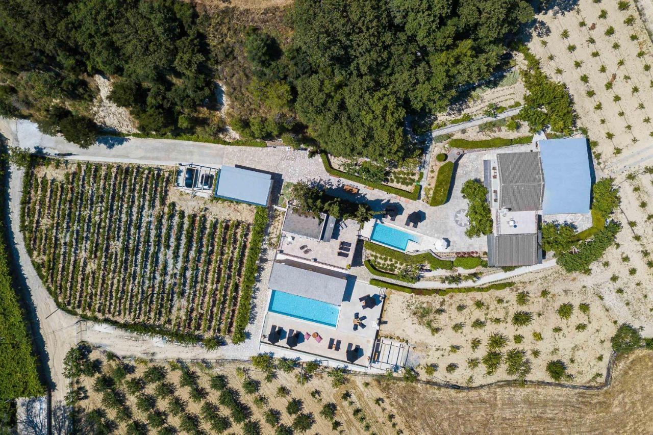 Villa Mantilari Wine Estate 7 Apartments 2 Private Pools 1 Heated Tennis Court Fitness Center อาร์คันส์ ภายนอก รูปภาพ